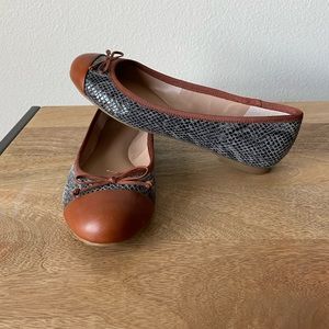 Banana Republic gray/black snakeskin and tan ballet flats